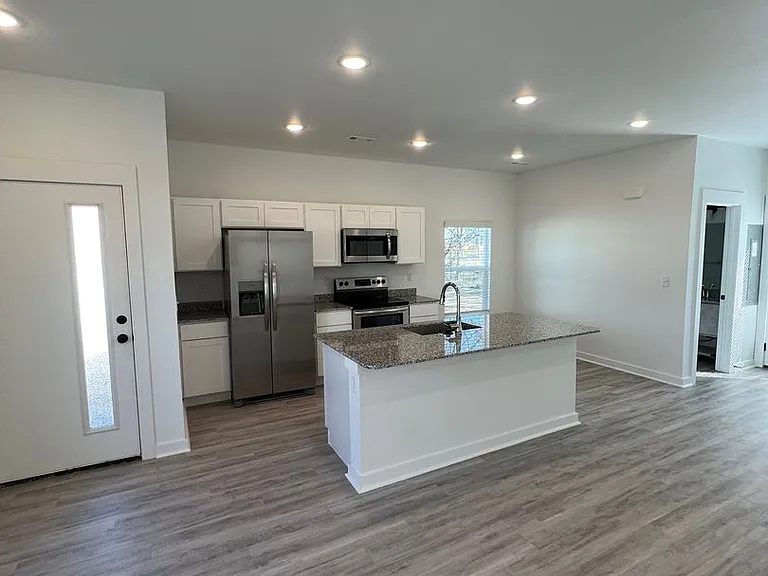 1071 Ventnor Ave — Photo 4
