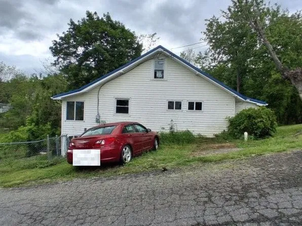 301 Bertha St, Pulaski, VA 24301