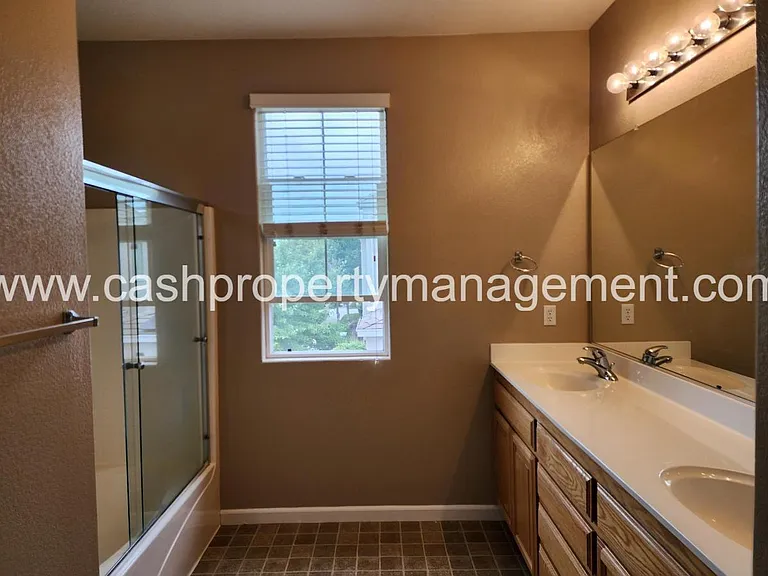 548 Navigator Dr — Photo 14
