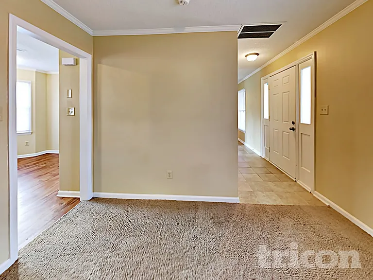 2820 Royal Ridge Ln — Photo 7