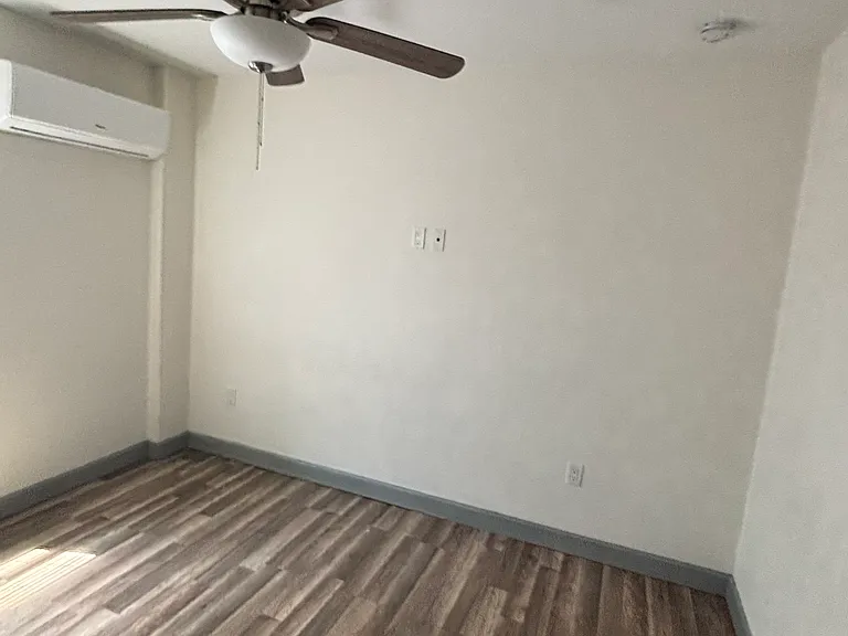 2500 Erving Ave — Photo 6