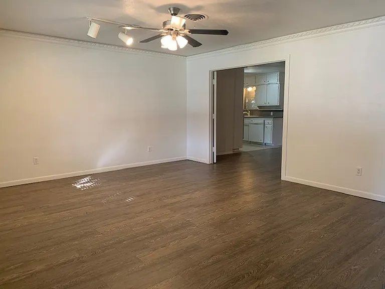 2820 Southgate Dr — Photo 4