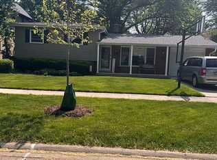 415 S Reuter Dr, Arlington Heights, IL