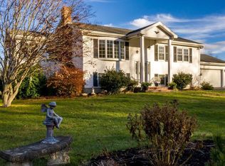 13 Marthas Ct, Hampton Falls, NH 03844