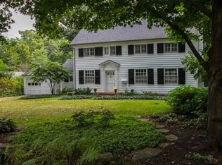 805 Forrest Ave, Geneva, IL 60134