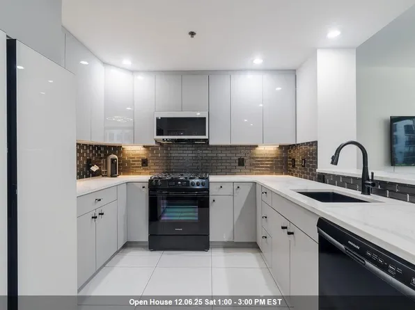 1100 Maxwell Lane image 1 of 31