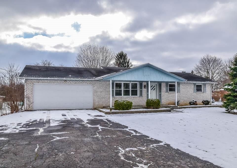 1st image of 5590 Clover St