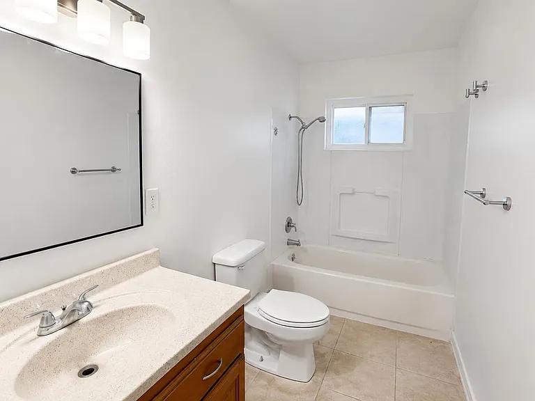 1220 Helix St #1220 — Photo 9