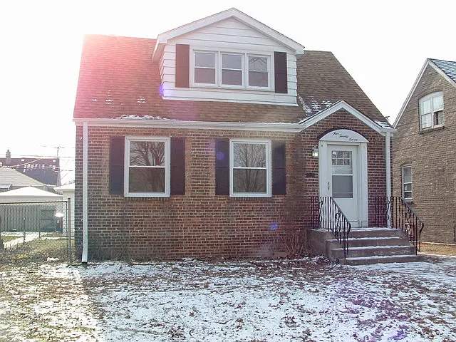 527 Webb St photo 1
