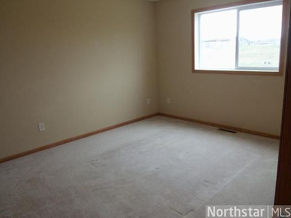 4th image of 802 Juniper Ln NW