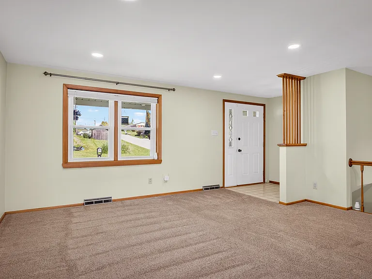 4304 Paradise Dr — Photo 2