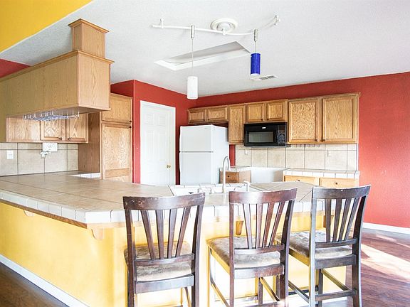 5th image of 901 W Swearingen Ave