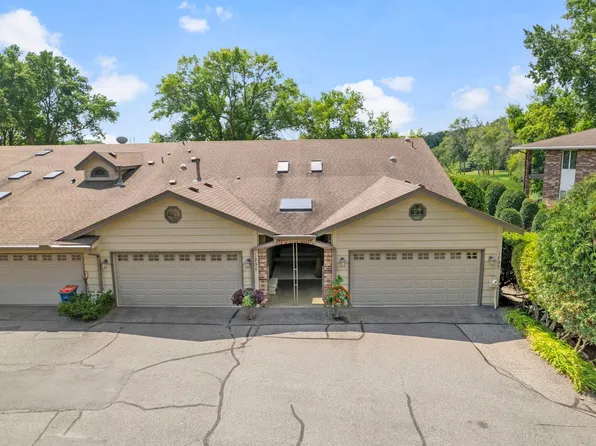 1297 Black Oaks Ct N, Plymouth, MN 55447