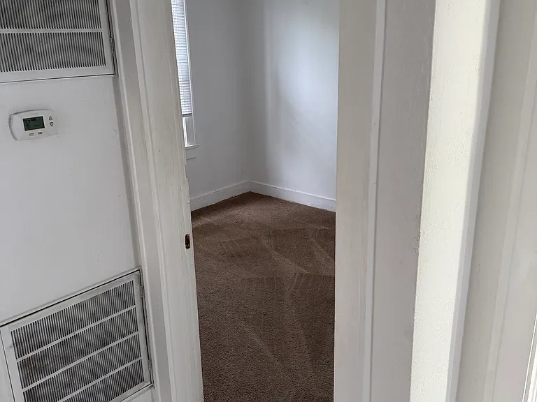 2652 Woodlawn Ave — Photo 11