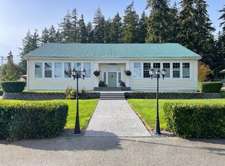 6418 Central Ave #B, Clinton, WA 98236