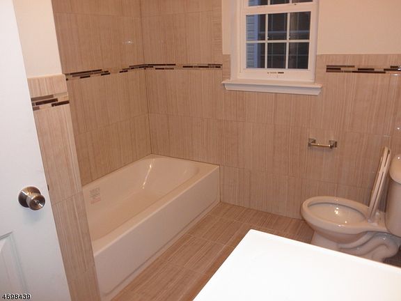 4th image of 157-159 Bellair Pl