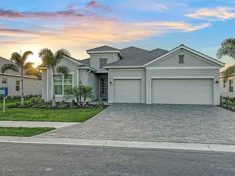 5612 Lightning Whelk Ln — Photo 1