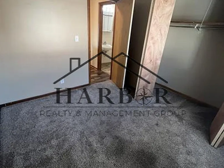 202 11th Ave NW #402 — Photo 8