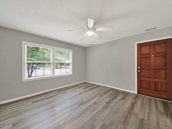 3rd image of 225 Deer Creek Dr