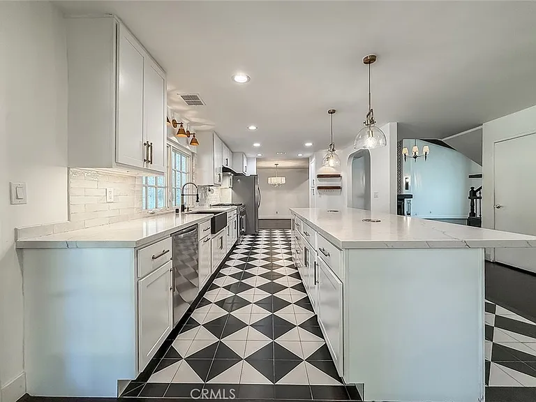 3301 Blue Ridge Ct — Photo 17