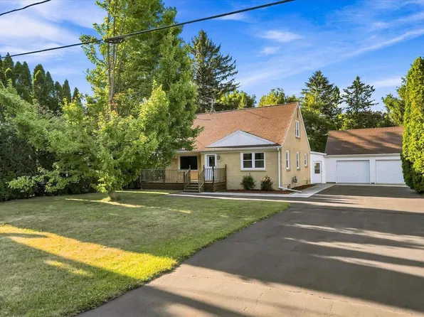 1416 W Washington AVENUE, Cleveland, WI 53015
