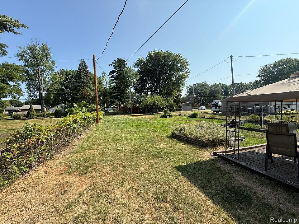 22225 Saint Gertrude St, photo 6