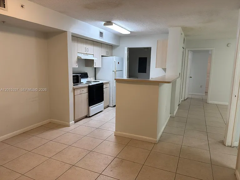 11133 SW 8th St #102 — Photo 4