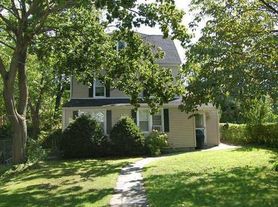 71 Le Grande Ave, Greenwich, CT