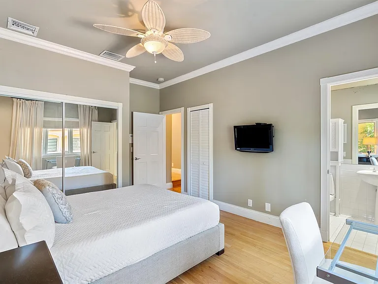 703 Royal Plaza Dr — Photo 16