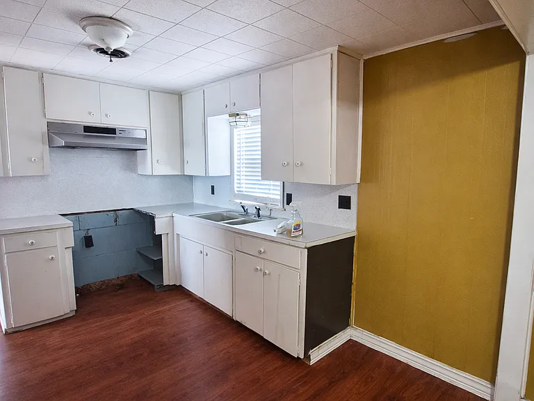 21 N Nueces Ave — Photo 2