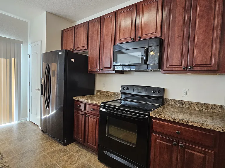 214 Larimar Ave — Photo 5