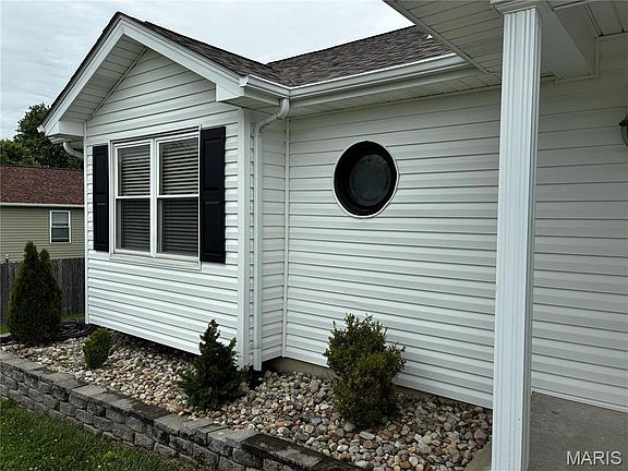 4th image of 701 Ballantrae Dr