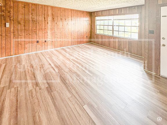 3rd image of 715 W Daughtery Rd