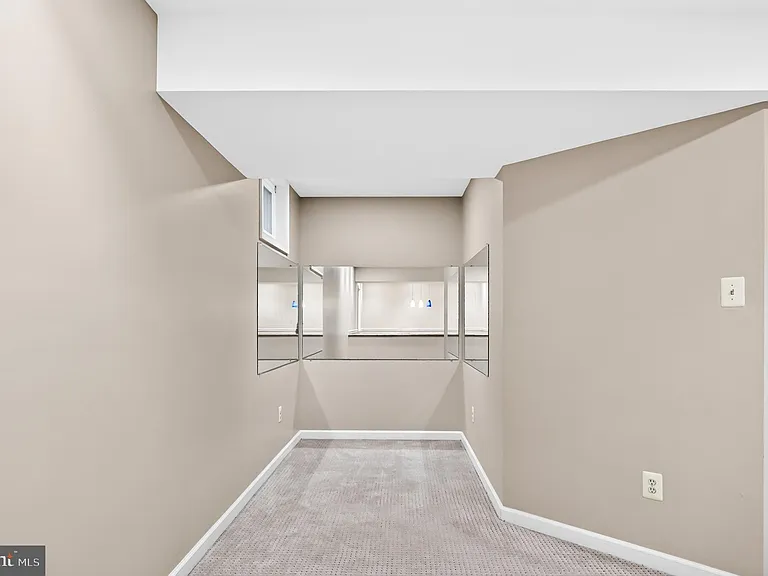 2207 Frank St — Photo 51