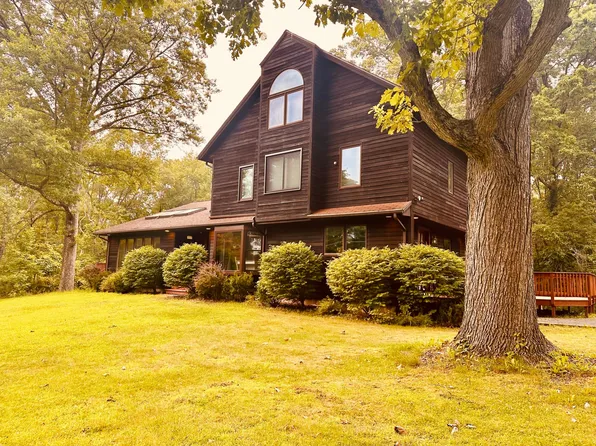 7 Elliotts Ln, New Paltz, NY 12528