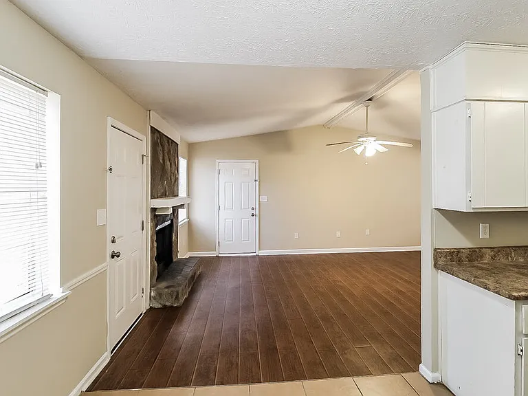 119 Richard Way — Photo 4
