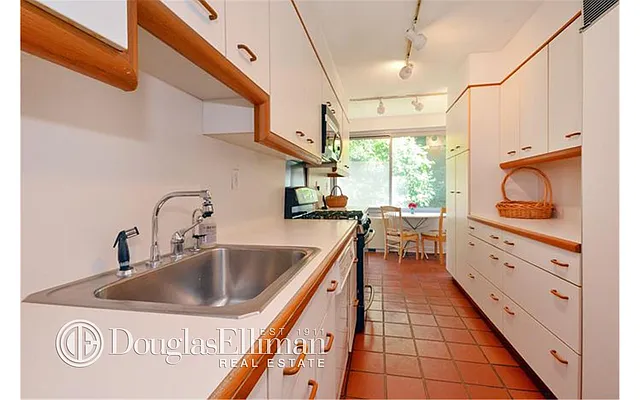 Sold by Douglas Elliman | media 26