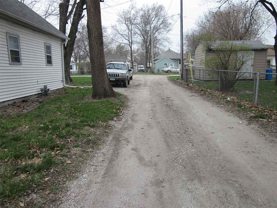 2nd image of 75 S Irving St