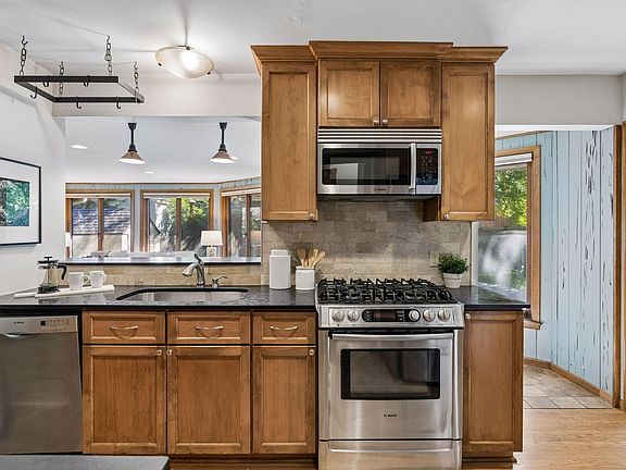4th image of 2911 W 54th St