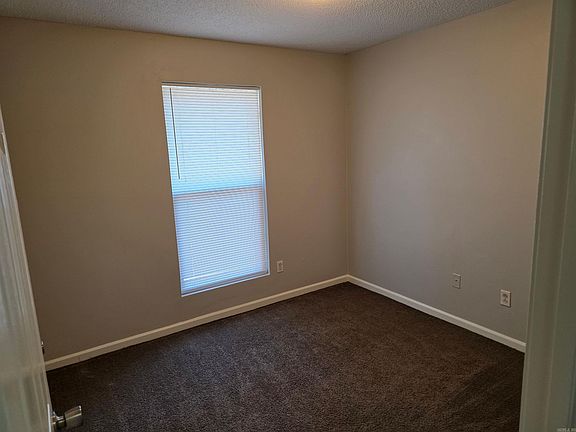 5th image of 702 Charlotte Cir