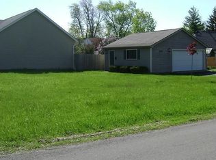 200 6th St, Fenton, MI 48430