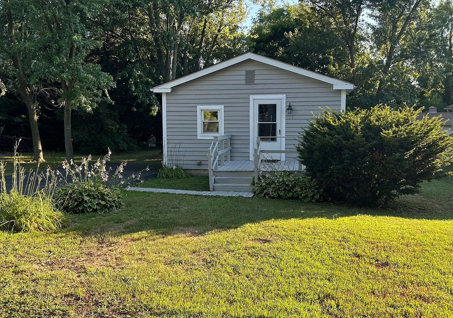 Great 1 Bedroom 1 Bath Single Family House in Townsend — Photo 2