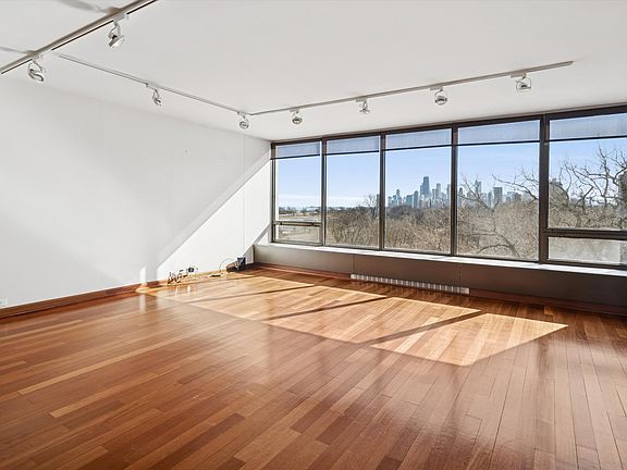 3rd image of 2800 N Lake Shore Dr APT 712