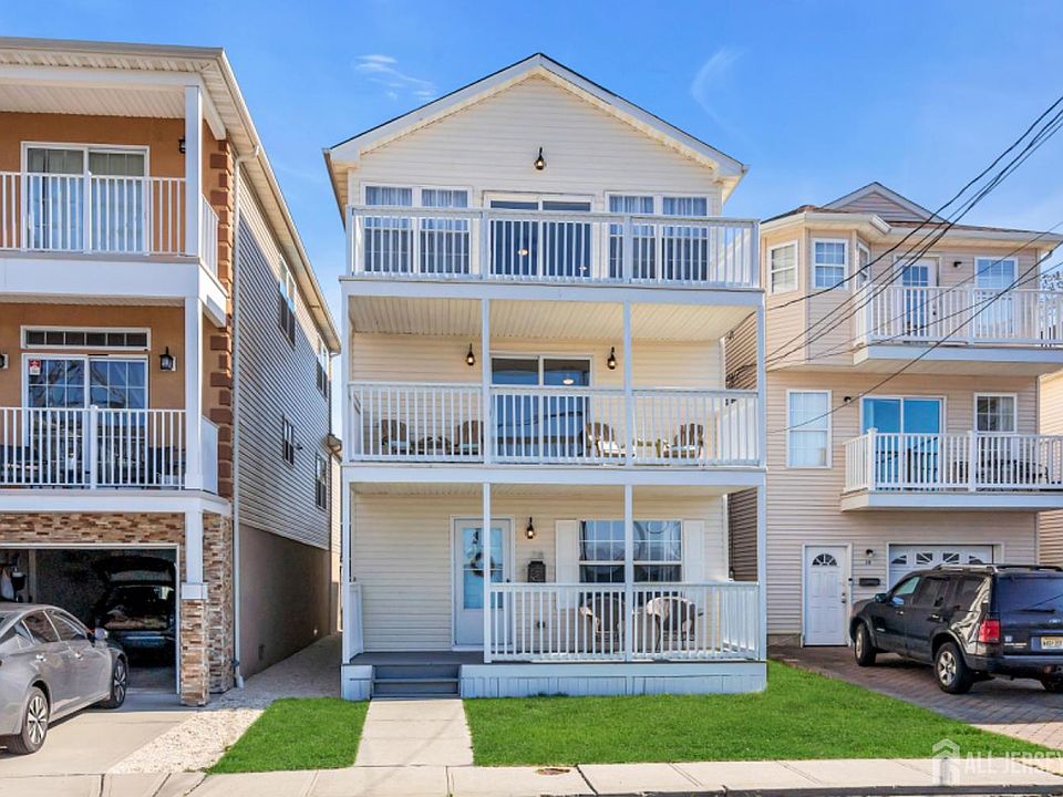 1st image of 28 Bay Ave