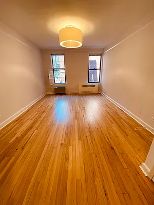 Rented by Metropolis Real Estate of Manhattan | media 2