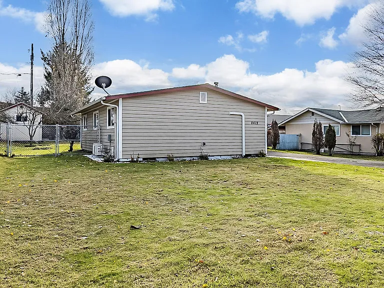 8419 Quinault Dr NE — Photo 30