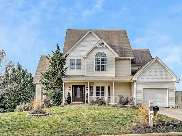 2420 Wolf Crst, Vinton, VA 24179