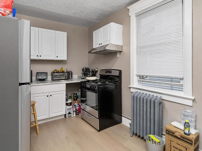 237 Ardmore Ave #1 — Photo 2