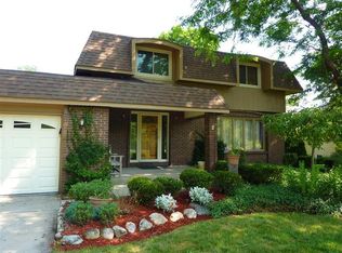 3141 Valley View Dr NE, Rockford, MI