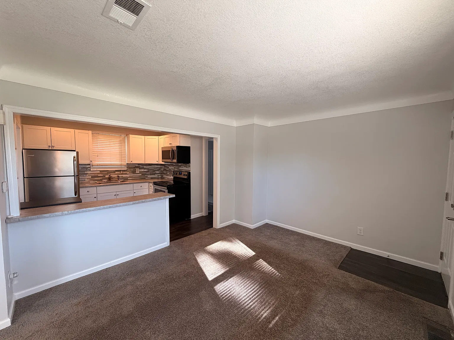 2 bed, 648 sqft, $1,300 — Photo 4